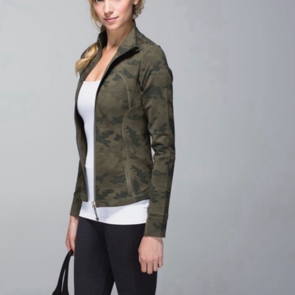 🌟🌟💫🔥 RARE LULULEMON DISCONTINUED
Forme Jacket Camo Camo 20cm Fatigue Green! - Picture 2 of 12